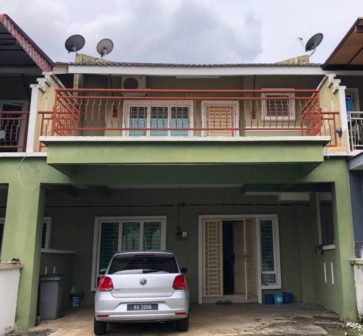 Nice Seremban 2 1/2 Storey House With 4 Rooms Екстер'єр фото